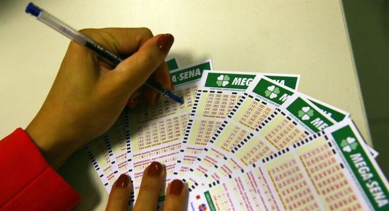 Mega-Sena: veja as dezenas sorteadas neste sábado (30)