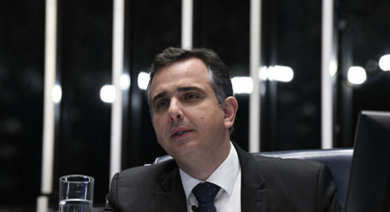 Pacheco diz que cassação de Daniel Silveira precisa passar pela Câmara