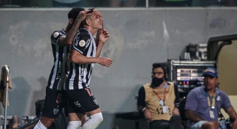Problemas diplomáticos entre Equador e Venezuela ajudaram a tirar Savarino de jogo do Galo