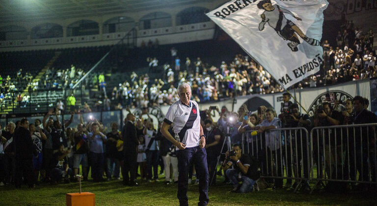 Roberto Dinamite celebra homenagem do Vasco: ‘Feliz e emocionado’