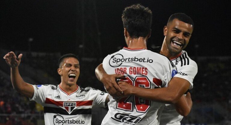 São Paulo vence Jorge Wilstermann e se isola na liderança do Grupo D