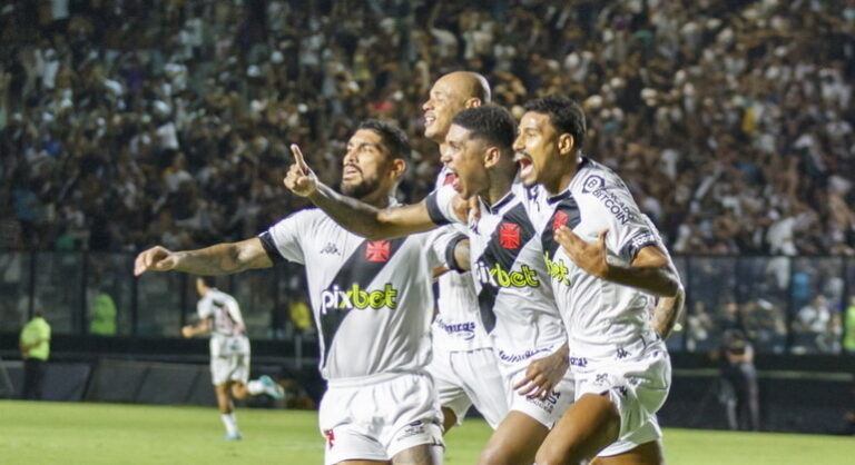 Vasco joga mal, mas vence a Ponte Preta em São Januário