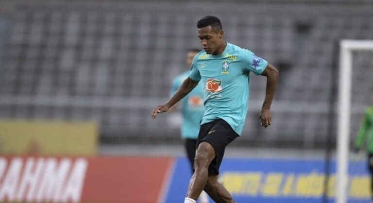 Alex Sandro projeta amistoso contra Coreia do Sul e comenta disputa na lateral da Seleção Brasileira