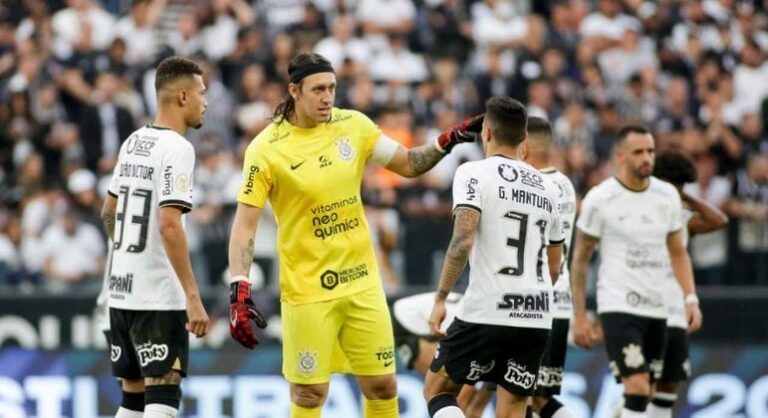 ANÁLISE: Vítor corrige os próprios erros, mas atuação do Corinthians no Majestoso deixa o alerta ligado