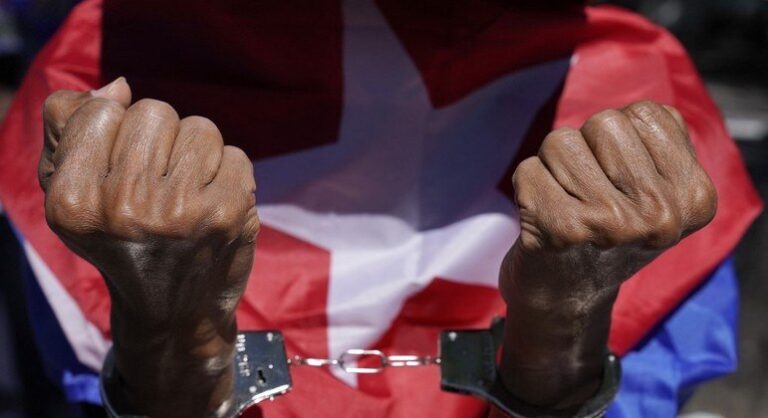 Após atos contra o governo, Cuba endurece punição para subversão