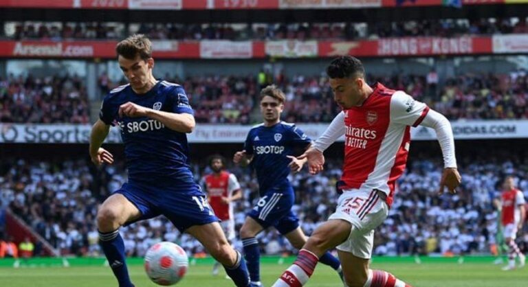 Arsenal vence o Leeds e se aproxima de retorno à Champions League