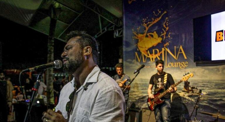 Banda capixaba formada por médicos faz shows para encarar dia a dia da profissão com mais leveza