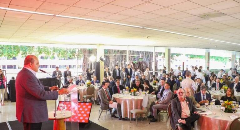 Em encontro com empresários, Ibaneis fala em reajustar Vale-Gás