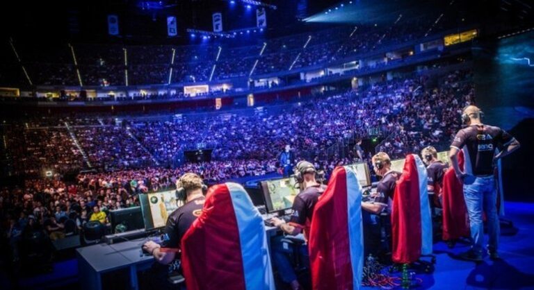 Especialista em marketing e gestão financeira destaca pontos positivos e negativos do investimento no mercado de e-sports