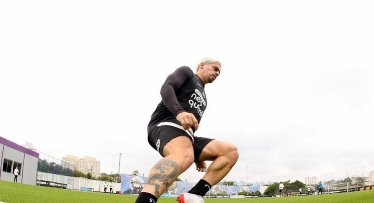 Fagner não viaja para a Argentina e desfalca Corinthians contra o Boca
