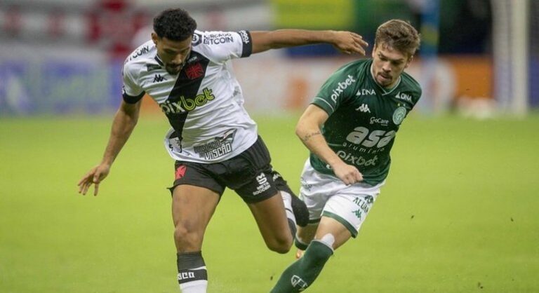 Gabriel Dias recebe o terceiro cartão amarelo na Série B e desfalca o Vasco contra o Brusque