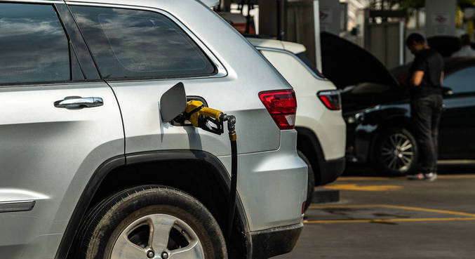 Gasolina fecha maio com preço médio de R$ 7,54 por litro