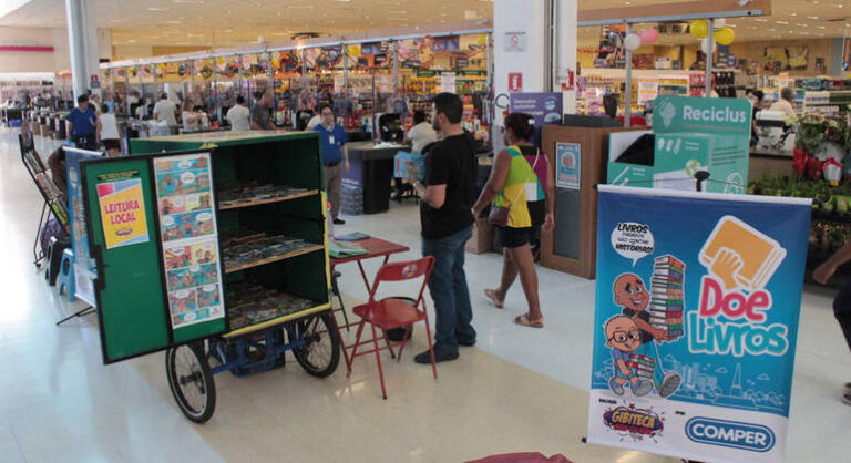 Gibiteca percorre rede de supermercados da Capital