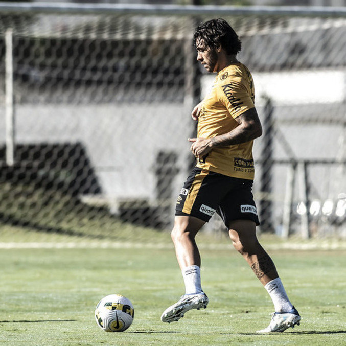 Goulart tenta reencontrar caminho do gol em clássico com ex-time