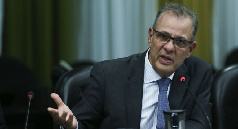 Governo diz que saída de Bento Albuquerque foi ‘consensual’