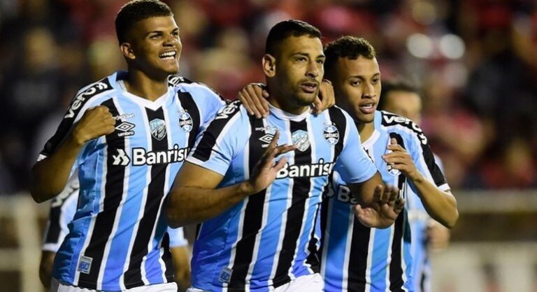 Grêmio precisa de combinação de resultados para voltar ao G-4