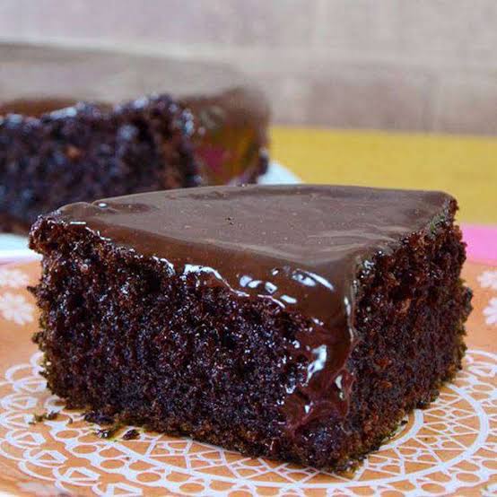 Bolo de chocolate no liquidificador muito fácil e rápido