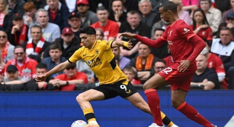 Liverpool vence o Wolverhampton, mas fica só com o vice do Inglês