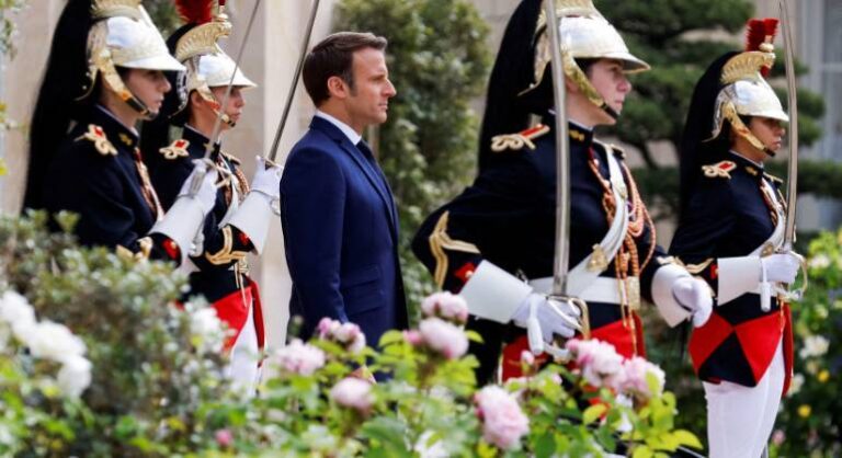 Macron toma posse para segundo mandato e promete lutar por uma França ‘mais independente’
