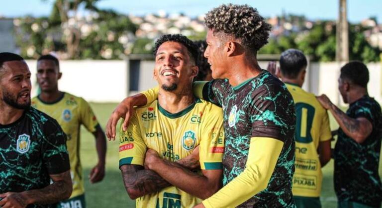 Nova Venécia vence a Caldense de virada e encosta nos líderes no grupo na Série D
