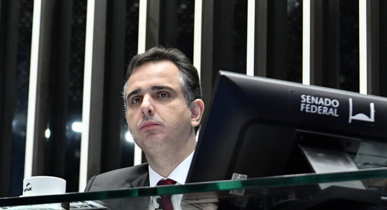 Pacheco classifica ação de Bolsonaro contra Moraes como ‘anormalidade institucional’