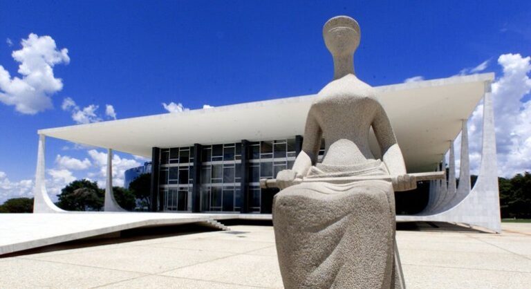 Pec recria distorção de salários e livra juízes do Imposto de Renda