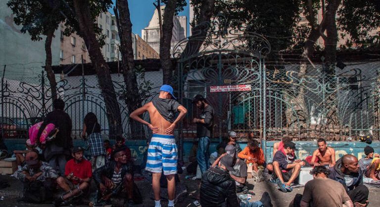 Prefeitura é acusada de explorar pessoas em situação de rua na montagem da Virada Cultural