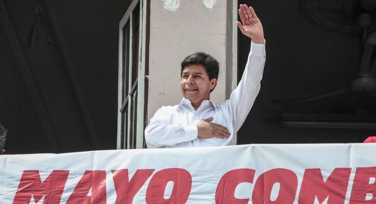 Presidente do Peru nega plágio em dissertação de mestrado