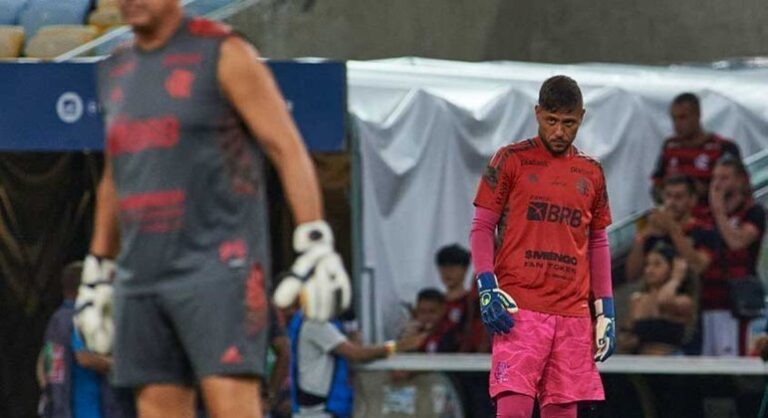 Sem espaço, Diego Alves é exposto por Paulo Sousa e vive novo atrito no Flamengo