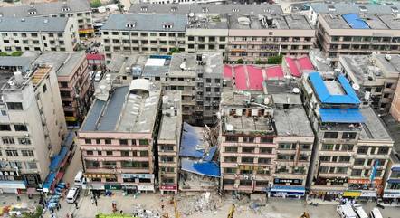 Sexta pessoa é retirada com vida de edifício que desabou na China