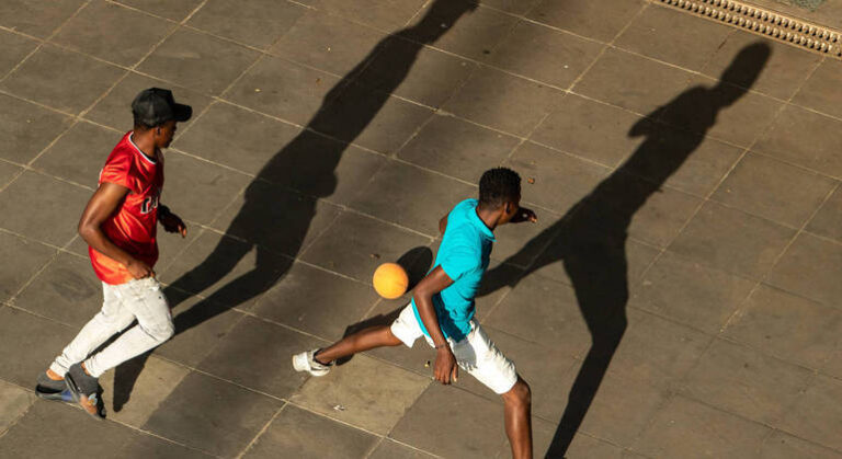 Temperatura se eleva hoje e máxima deve passar de 24°C em SP