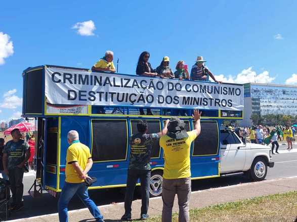 Veja fotos das manifestações a favor do governo federal em Brasília