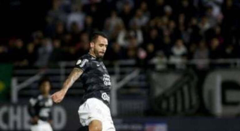VÍDEO: Renato Augusto comemora vitória do Corinthians e diz que ‘foco é na parte de cima’