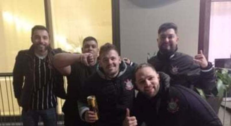 VÍDEO: torcedores do Corinthians chegam a Buenos Aires e brinca com argentinos