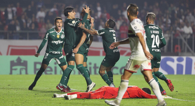 Acovardado, em pleno Morumbi, o São Paulo toma a virada do Palmeiras. E ganha o coro de sua própria torcida. ‘Time sem-vergonha’