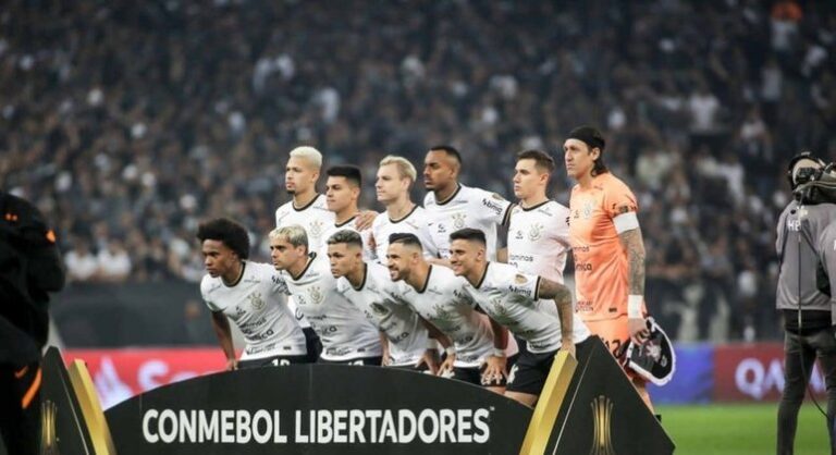 ANÁLISE: Aguerrido, Corinthians jogou no limite de suas opções e batalhou de frente com o Boca