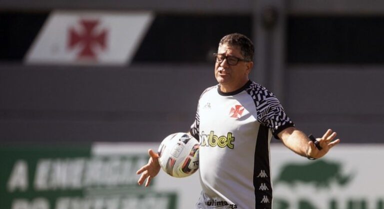 Após vitória, interino Emílio Faro celebra fim de jejuns do Vasco e cita Zé Ricardo: ‘Jogo cuja obra ele iniciou’