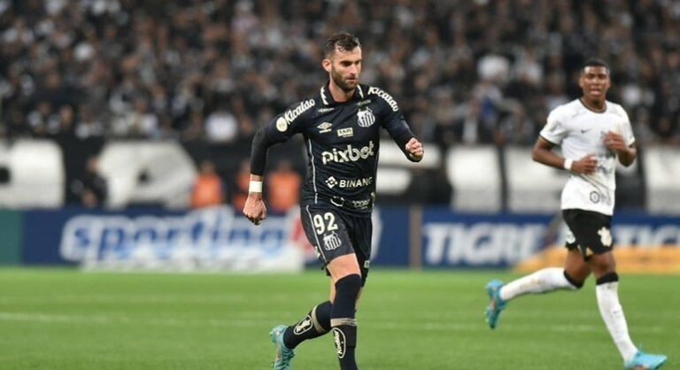 ATUAÇÕES: Léo Baptistão e dupla de zaga são os destaques do Santos no clássico