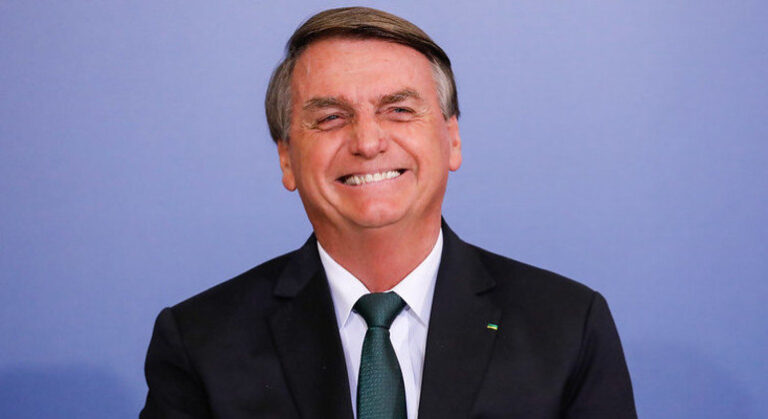 Bolsonaro diz que há indígenas que partem para ações não civilizatórias
