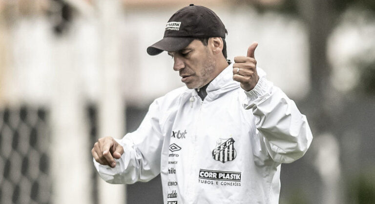 Bustos poderá contar com reforço de seu ex-clube para o Santos