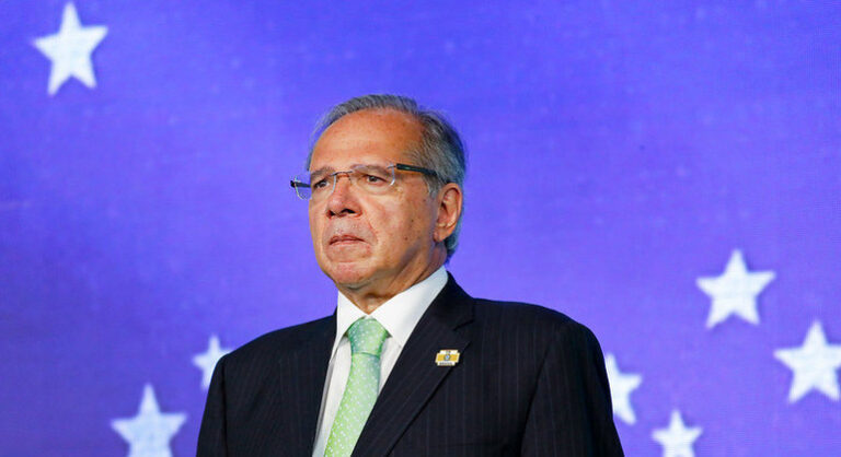 Câmara deve ouvir Paulo Guedes nesta quarta sobre redução do IPI