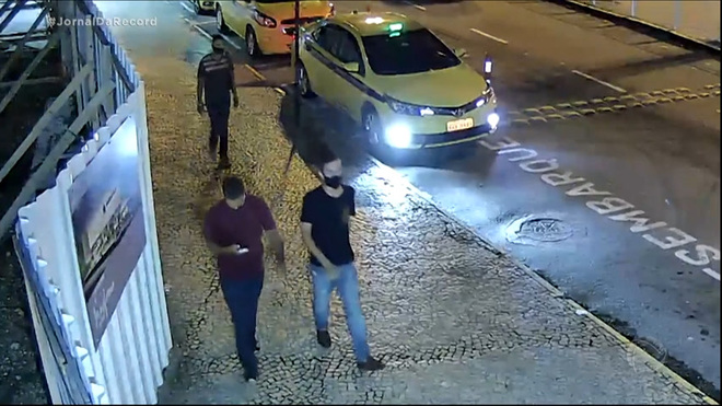 Câmeras de segurança ajudam a identificar suspeitos de furto a joalheria no Rio