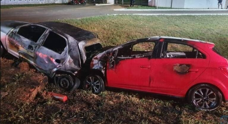 Carro pega fogo após acidente e homem morre a caminho do hospital