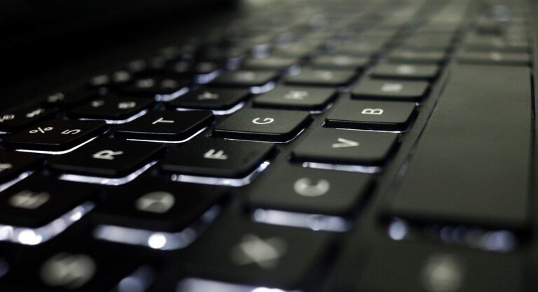 Classes C, D e E têm menos acesso a computadores após pandemia, aponta TIC Domicílios
