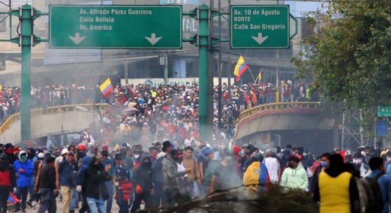 Equador: indígenas cobram multa de quem se nega a participar de protestos contra o governo