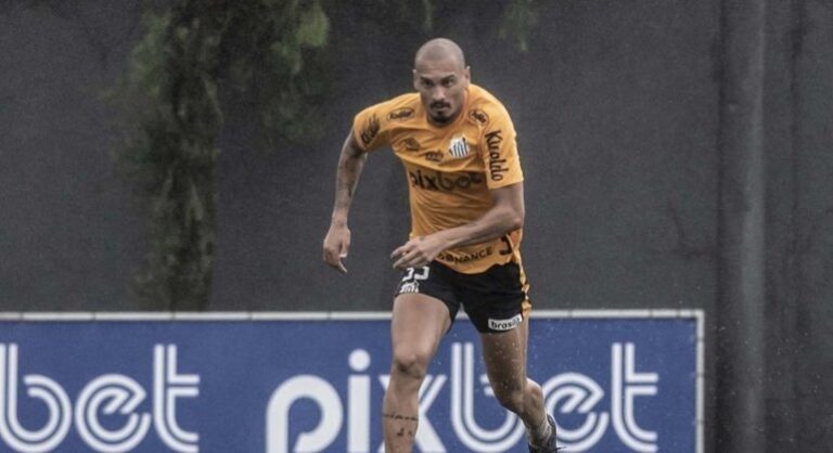 Exames não apontam lesão e Maicon deve ficar à disposição de Bustos