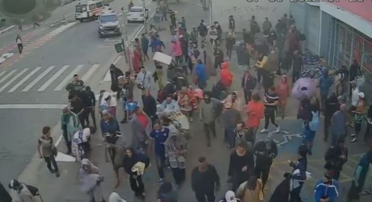 GCM e usuários de drogas entram em confronto na Cracolândia (SP) 