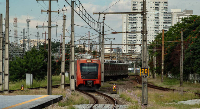 Governadores e prefeitos seguram preços do transporte público e ampliam subsídios