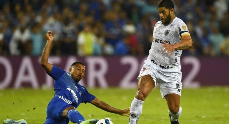 Hulk perde pênalti, e Atlético-MG empata com o Emelec em 1 a 1
