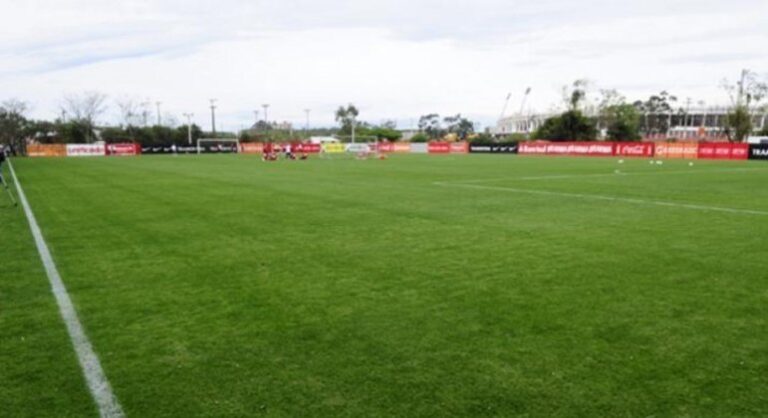 Jogadores do Internacional protestam por falta de pagamento, e treino é cancelado